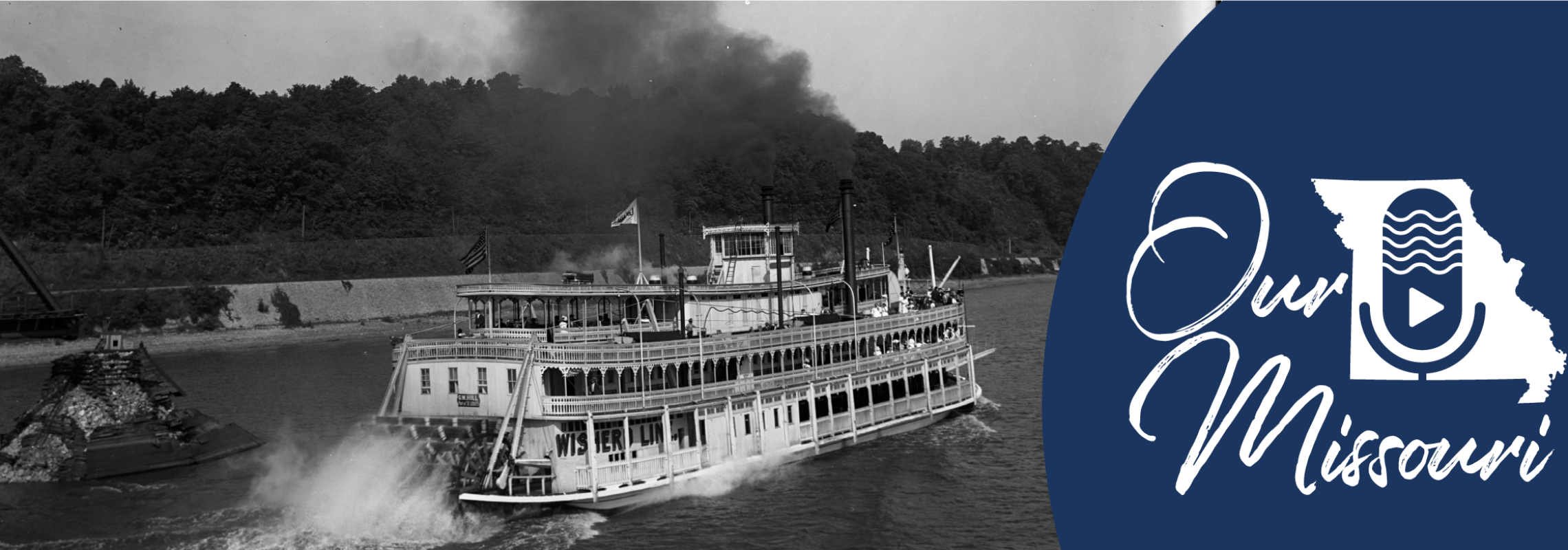 Stern and starboard view of steamboat G.W. Hill on the Mississippi River. [John D. Cooper Photographs, P0165-023]